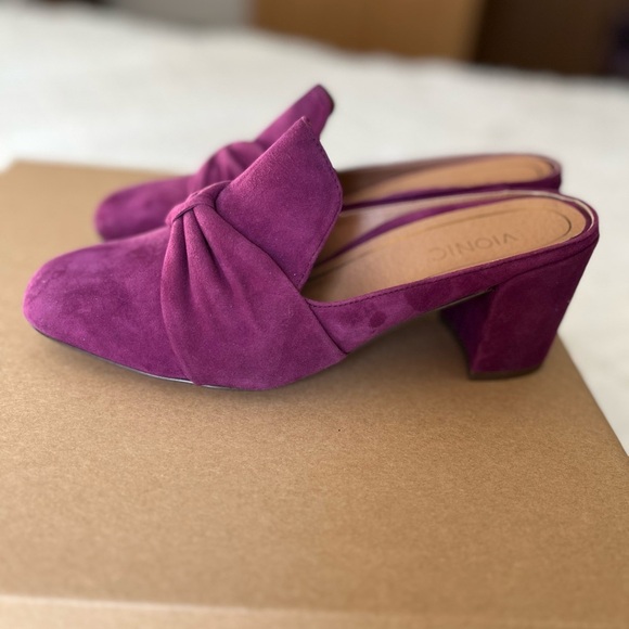 Vionic Presley Mule Pumps - Picture 10 of 14